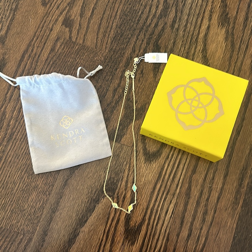 NWT Kendra Scott Greta Gold Strand Necklace in Blush Dichroic Glass